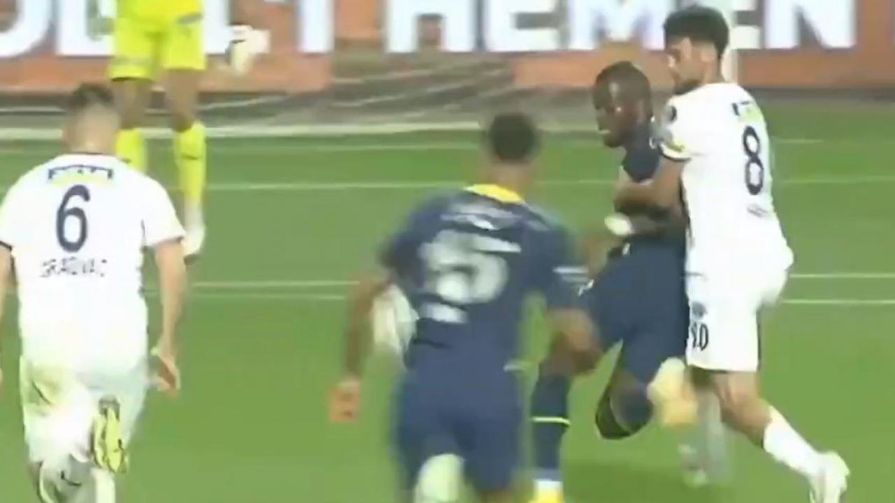 Kasımpaşa’da tartışmalı pozisyonlar! Kırmızı kart ve sayılmayan gol