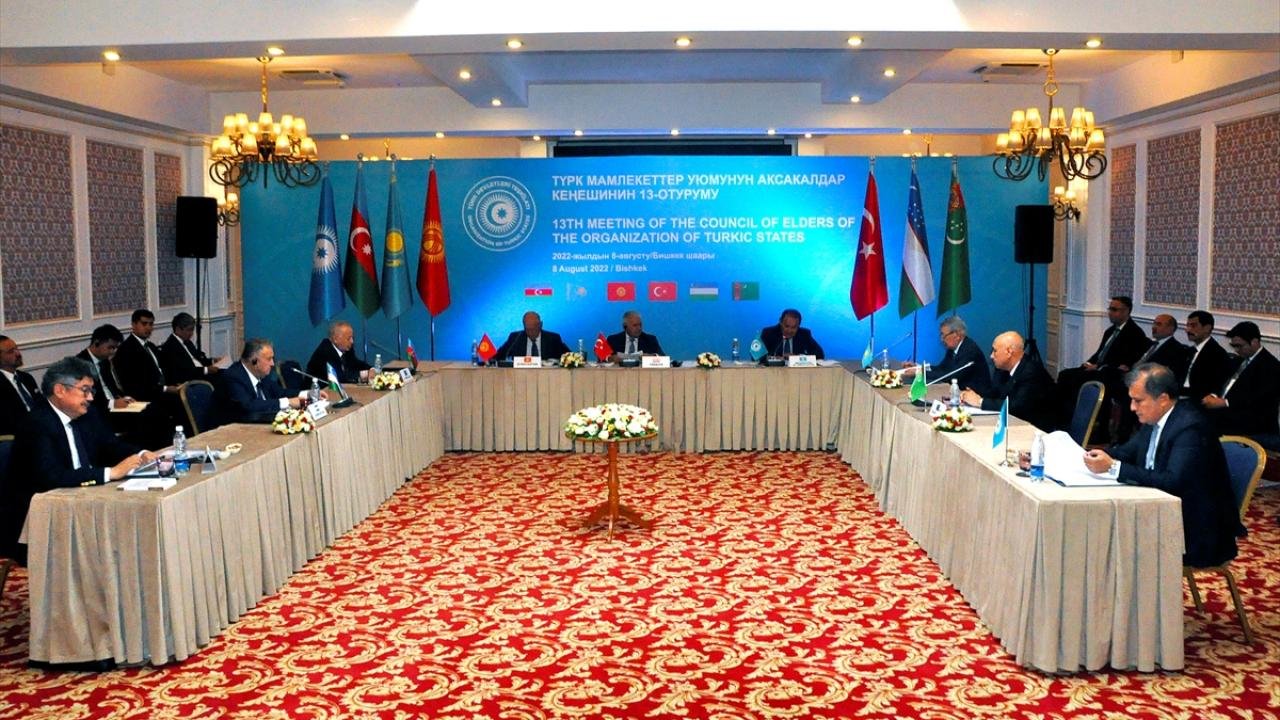 Kırgızistan’da Türk Aksakalı Binali Yıldırım’a devlet nişanı verildi