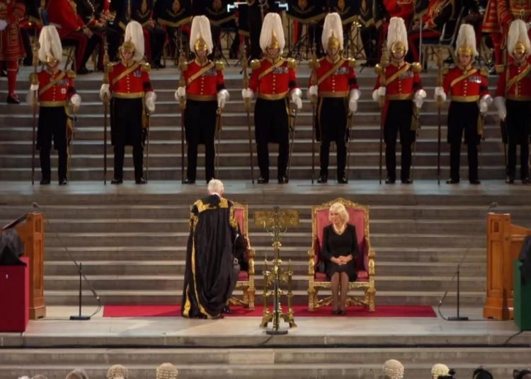 Kraliçe 2. Elizabeth’in ölümünün ardından İngiliz Kraliyetinde unvanlar da değişti