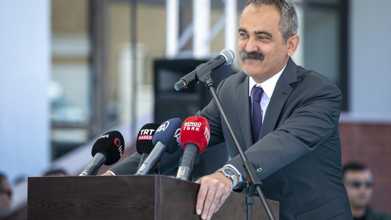 Milli Eğitim Bakanı Özer, tüm ders kitaplarının illere gönderildiğini açıkladı