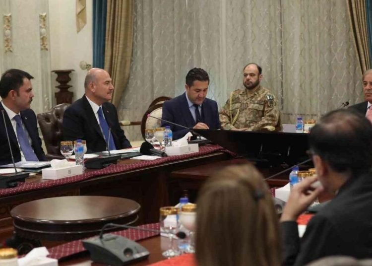 Pakistan Başbakanı Şerif, Bakanlar Soylu ve Kurum’u kabul etti