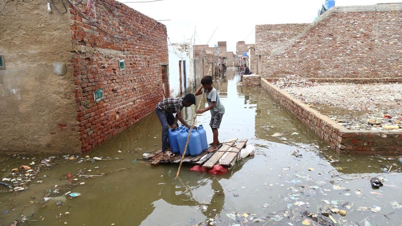 Pakistan’da felaketin bilançosu büyüyor: 376 ölü