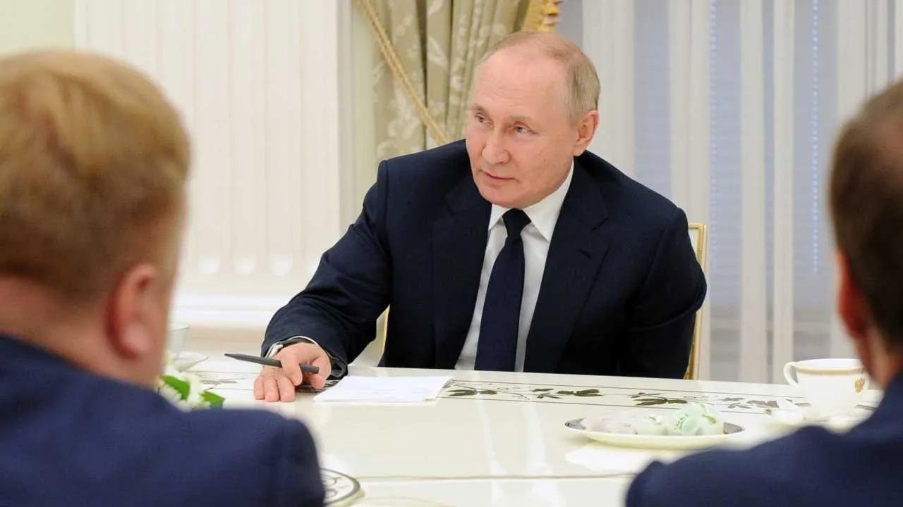 Putin’den misilleme! İmzayı attı, yürürlüğe girdi