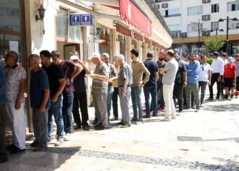 Sivasspor-Malmö maçının ücretsiz dağıtılan biletlerine taraftarlardan yoğun ilgi