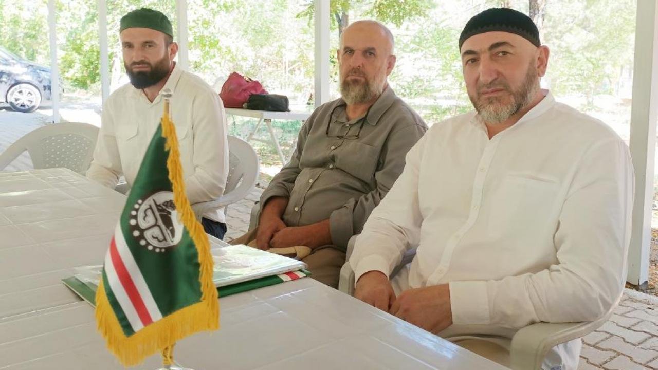 Soltıkhanov: “Kadirov, Rusların emellerine hizmet ediyor”