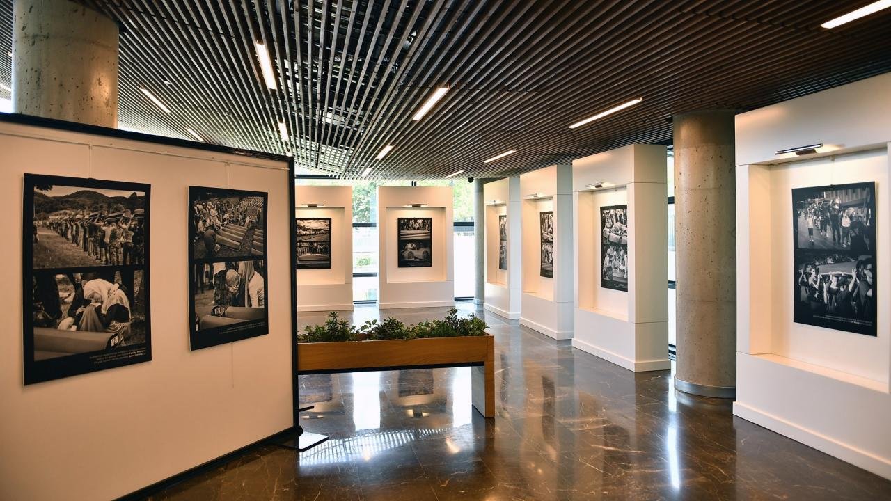 Srebrenitsa şehitleri fotoğraflarla anıldı