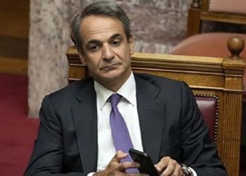 ‘Telekulak’ soruları Miçotakis’i zorladı