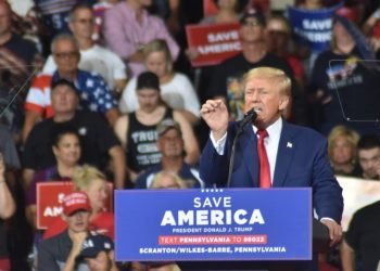 Trump, Biden’ı “devlete düşmanlıkla” suçladı