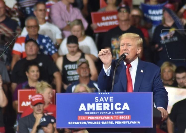 Trump, Biden’ı “devlete düşmanlıkla” suçladı