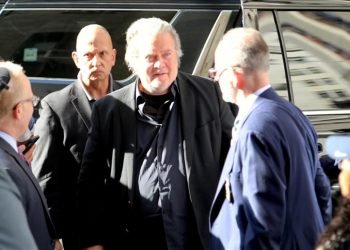 Trump’ın eski danışmanı Steve Bannon, New York’ta teslim oldu
