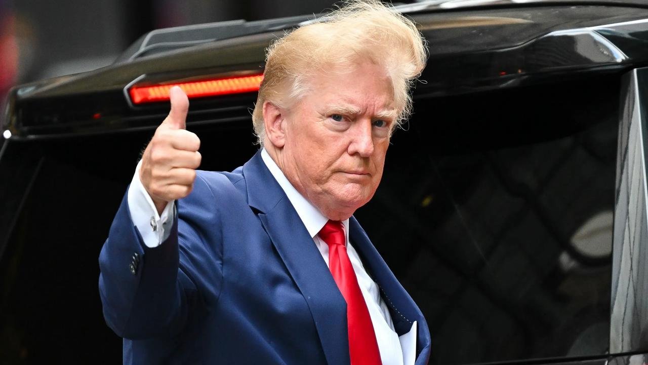 Trump’ın evine FBI baskını: Nükleer silahlarla ilgili belgeler arandı