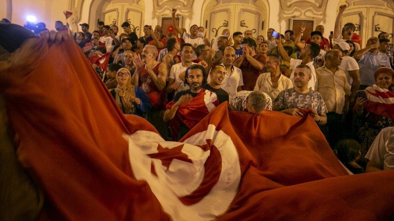 Tunus’ta yeni anayasa yürürlüğe girdi