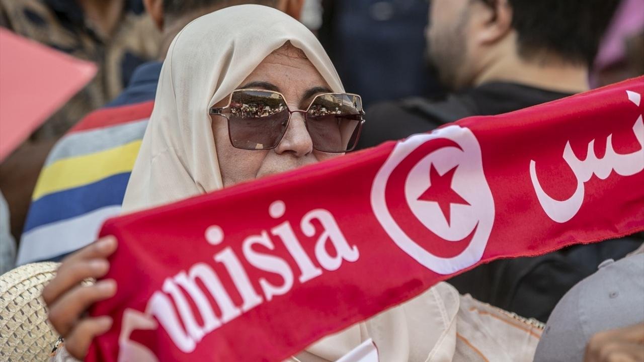 Tunus’ta yeni anayasaya yüzde 95 ‘evet’ oyu çıktı