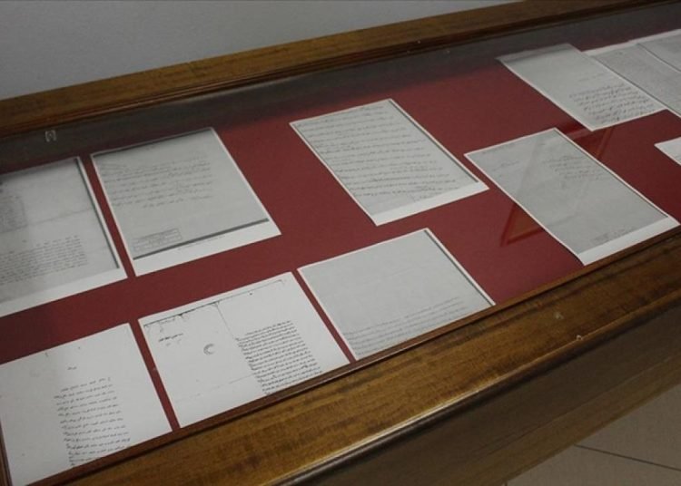 Türkiye, Arnavutluk’a Osmanlı Arşivinden 1 milyondan fazla belge bağışladı