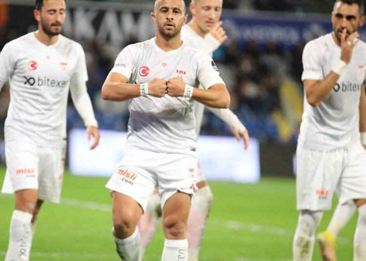 2 seri sona erdi! Sivasspor ilk kez kazandı, Başakşehir ilk mağlubiyetini aldı