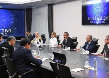 Bakan Özer, Uluslararası Türk Akademisi Başkan Vekili ile arkeologları kabul etti