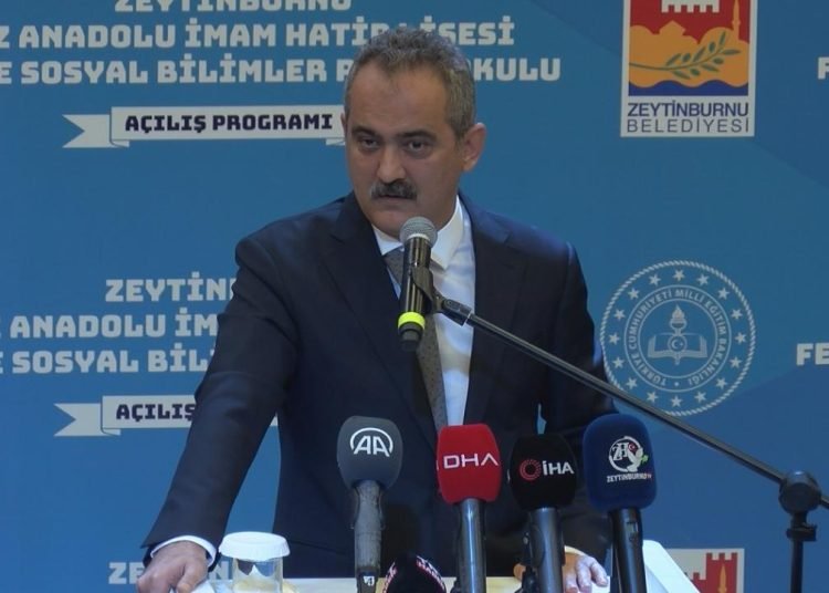 Bakan Özer’den sitem dolu sözler