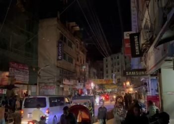 Bangladeş karanlığa gömüldü