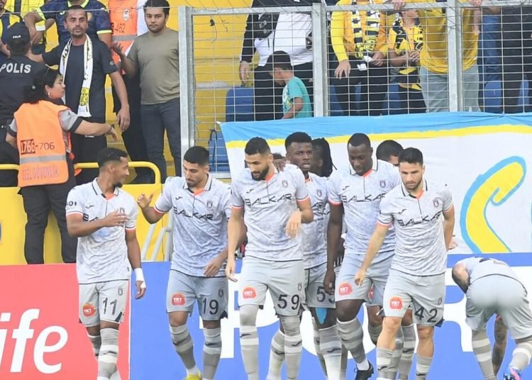 Başakşehir yenilmezlik serisini sürdürdü!