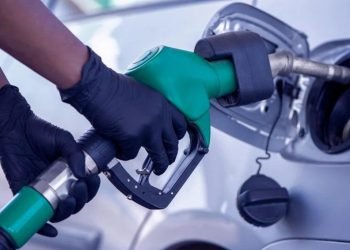 California’da benzin fiyatları bir gecede fırladı