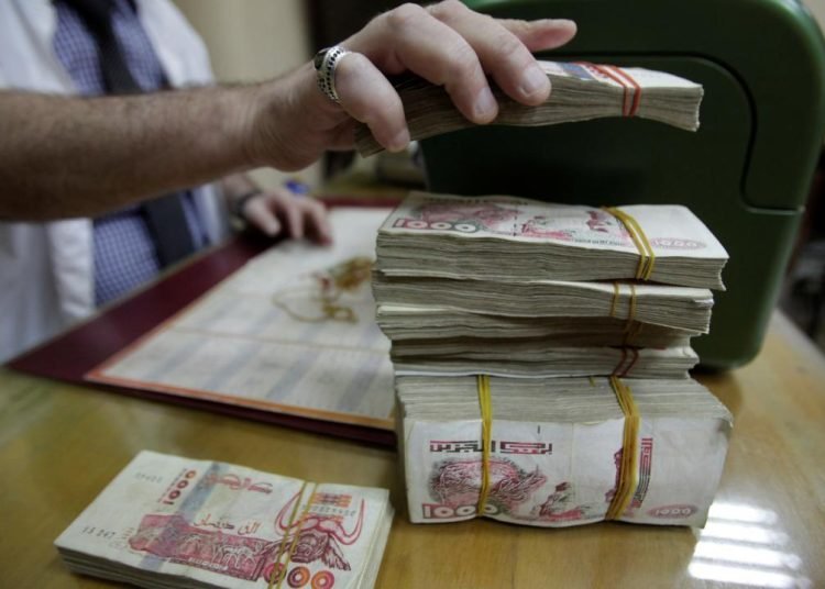 Cezayir’de ilk defa basılan İngilizce yazılı banknotlar tedavüle girdi