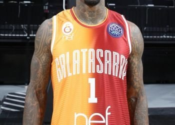 Dee Bost: İlk hedefimiz ligde play-off’lara kalmak