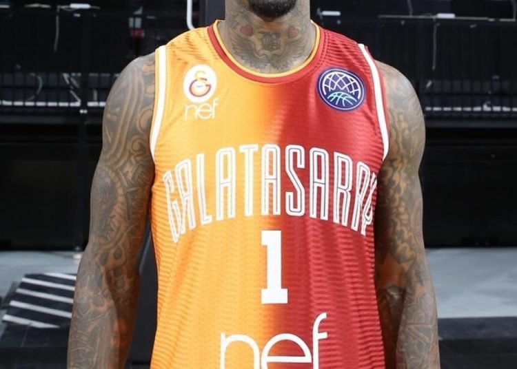 Dee Bost: İlk hedefimiz ligde play-off’lara kalmak