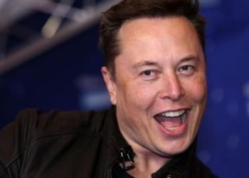 Elon Musk parfüm işine girdi! Yanık saç kokusu milyonlar kazandırdı