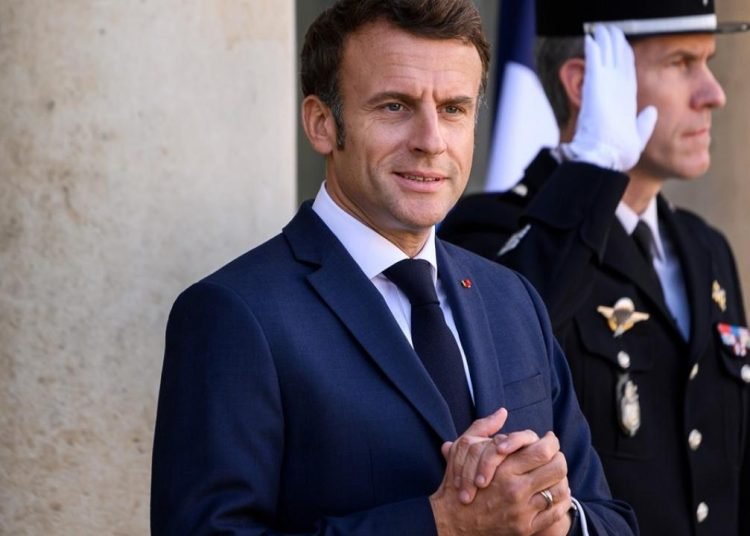 Emmanuel Macron canlı yayında itiraf etti!