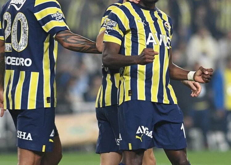 Fenerbahçe’nin tek rakibi Manchester City!