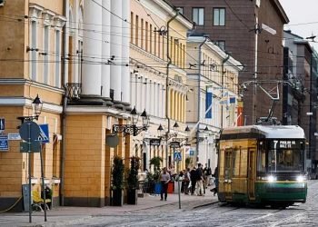 Finlandiya’da bir belediye, bebek başına 6 bin euro yardım yapacak