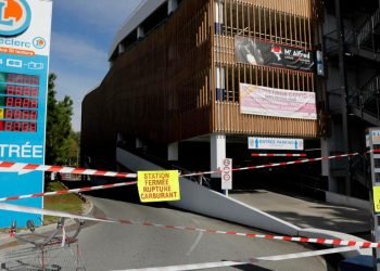 Fransa’da akaryakıt istasyonlarında uzun kuyruklar oluştu