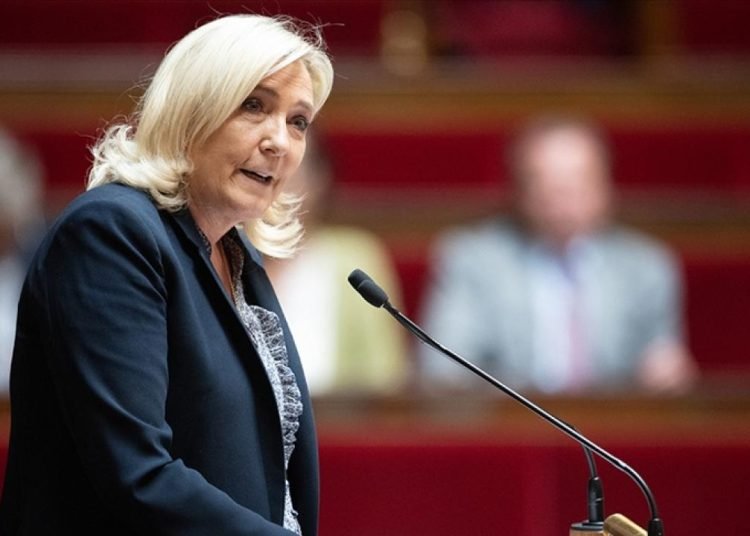 Fransa’da aşırı sağcı politikacı Le Pen, daha fazla cami kapatılmasını istedi