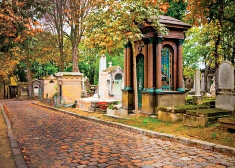 Fransa’da ölmek bile zor! 2. el mezar taşı satışı patladı