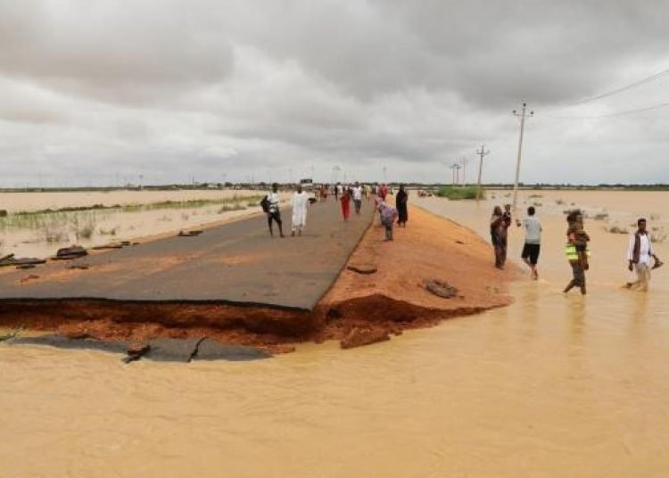 Güney Sudan’da seller yüz binlerce kişiyi evinden etti