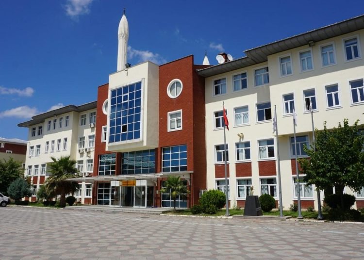 “Her yer imam hatip doldu” tezi çürüdü: İmam hatiplerin oranı raporda yer aldı