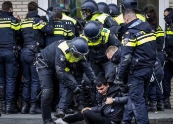 Hollanda’da polise saldıran 12 PKK yandaşı gözaltına alındı