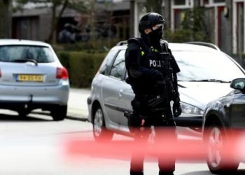 Hollanda’da polisin gözaltına aldığı kişi hayatını kaybetti