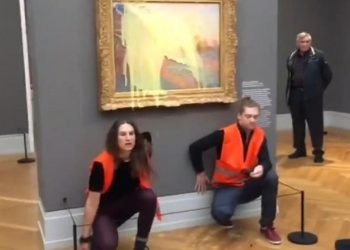 İklim aktivistlerinden 110 milyon dolarlık tabloya patates püreli saldırı