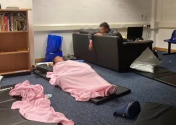 İngiltere’de kalan sığınmacı: Bize hayvan muamelesi yapıyorlar