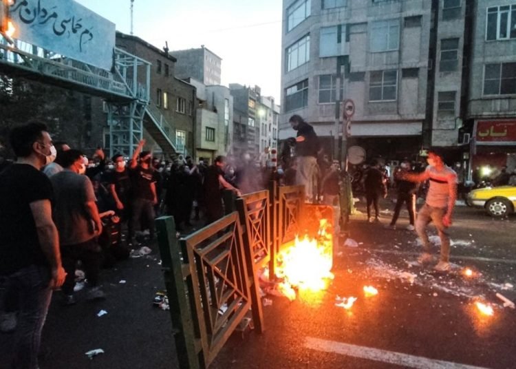 İran’daki protestolarda can kaybı 10’a yükseldi