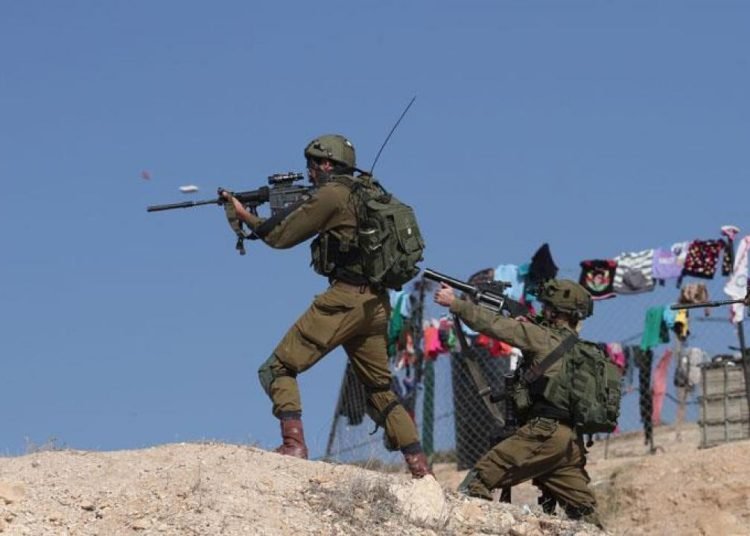 İşgalci İsrail ordusu Dura beldesine baskın yaptı: Çok sayıda yaralı var