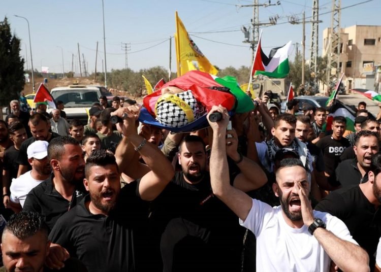 İşgalci İsrail’in öldürdüğü Filistinlinin cenazesi toprağa verildi