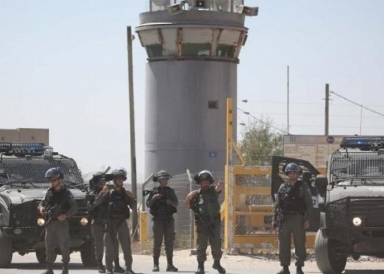 İsrail’in Ofer Cezaevi’nde 30 Filistinli açlık grevi başlattı