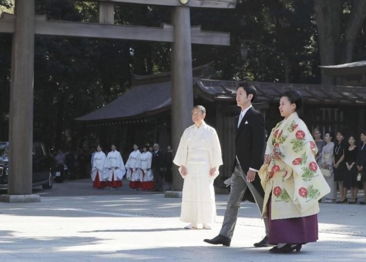 Japonya, boşanmış kadınların yeniden evlenmesindeki sınırlamaları kaldırıyor