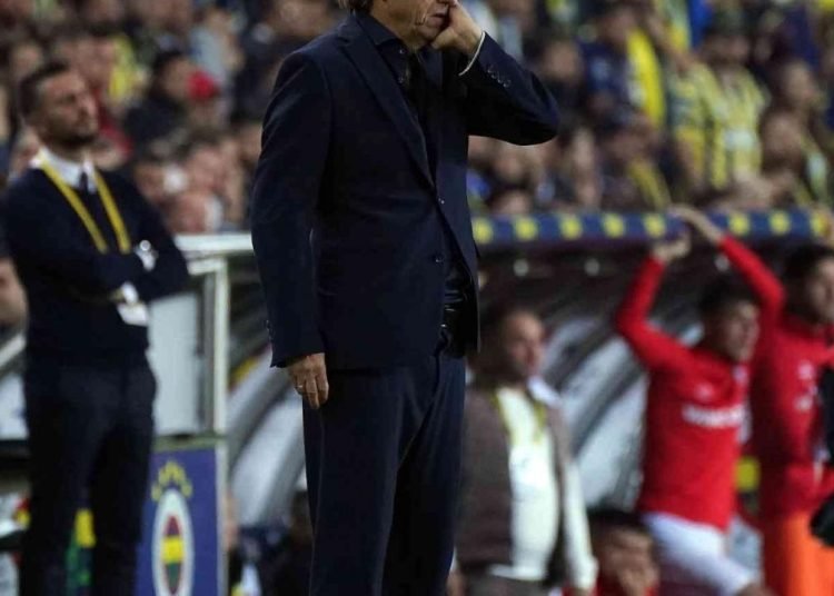Jorge Jesus’tan Altay’a destek! “Herkesin kötü günü olabilir”