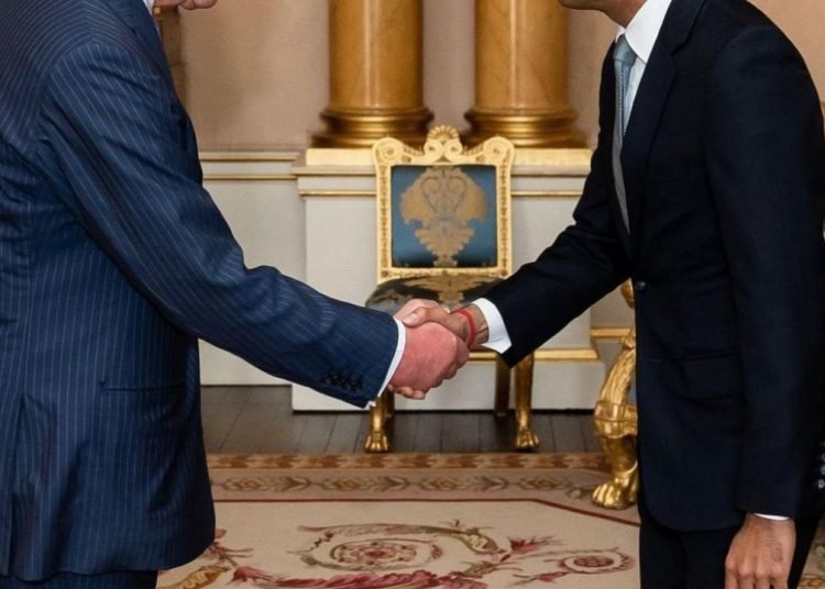 Kral 3. Charles, Rishi Sunak’ı İngiltere başbakanı olarak atadı