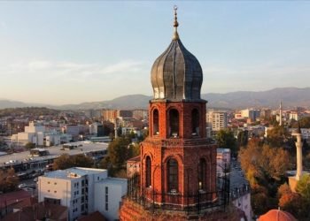 Kuzey Makedonya’da Osmanlı dönemine ait saat kulesi zamana meydan okuyor