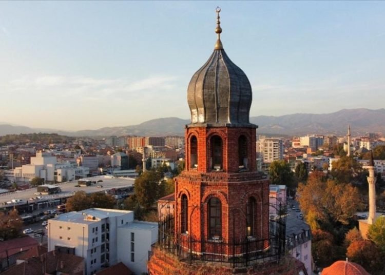 Kuzey Makedonya’da Osmanlı dönemine ait saat kulesi zamana meydan okuyor