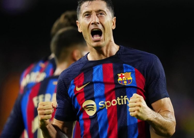 Lewandowski tarihe geçti! Barcelona 3 puanı kaptı